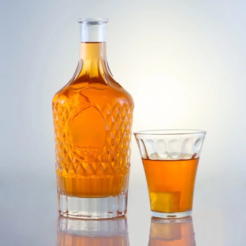 087-700ml unique design embossed brandy glass bottle with cork