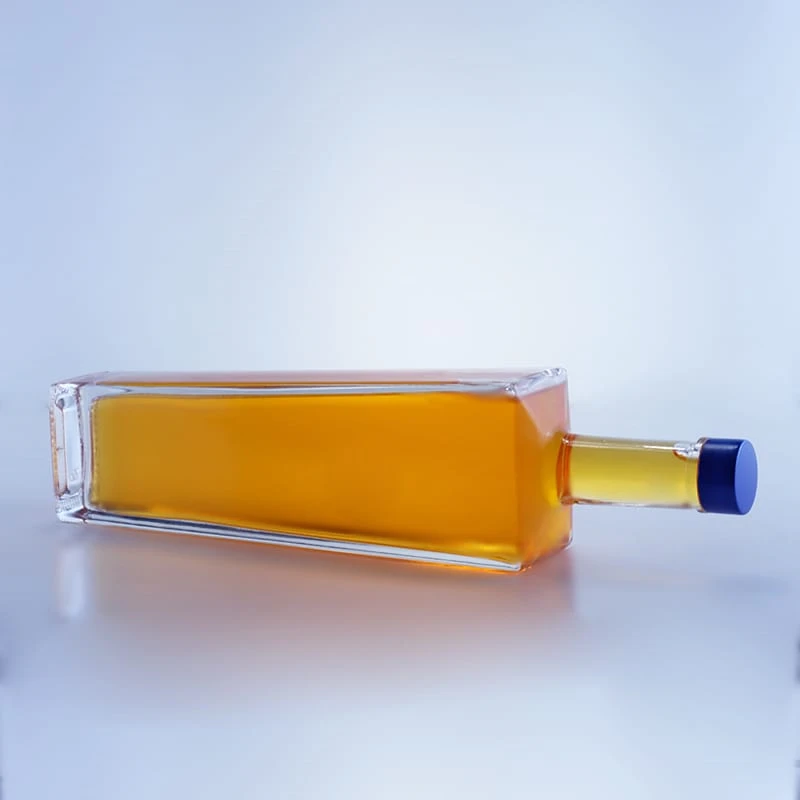 118-700ml transparent square thickness bottom screw cap vodka bottle