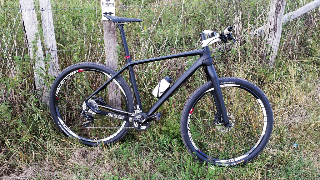 mtb hardtail carbon bike