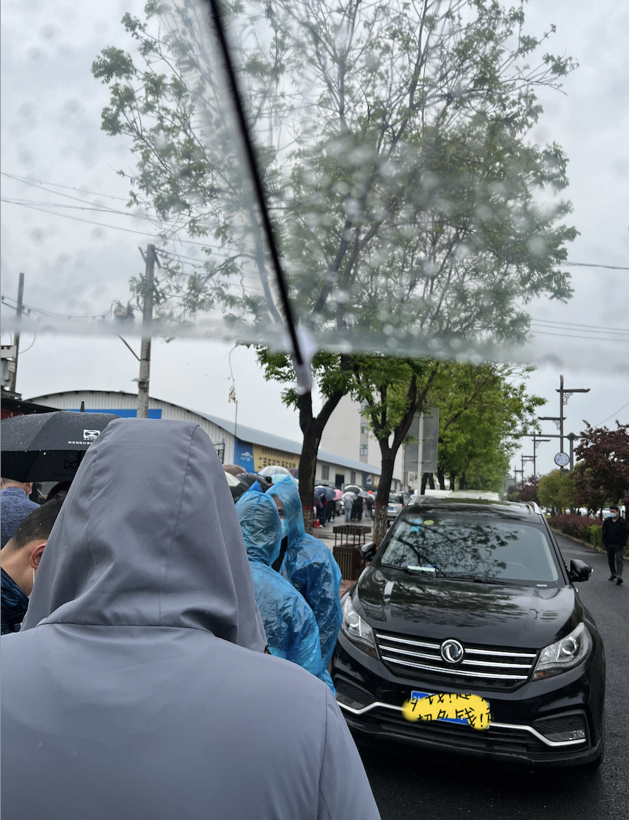 雨好大我好冷