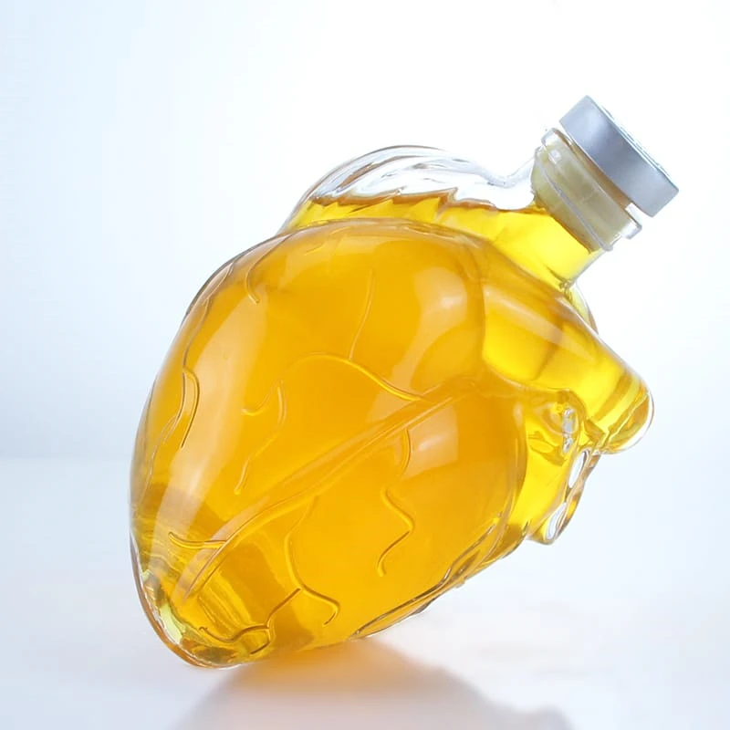 402-High grade heart shaped whiskey glass bottles with tpe cork