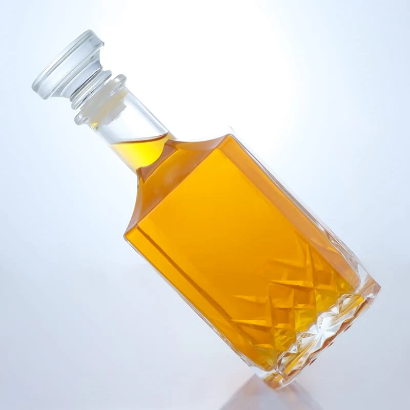 372- 700ml luxury elegant embossed clear square spirits glass bottle