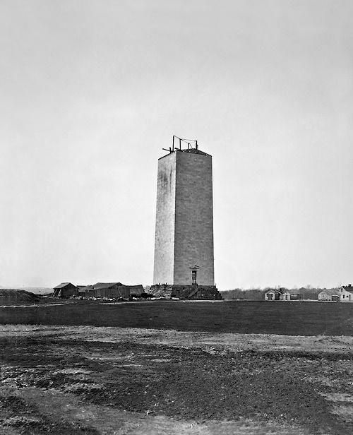 《Washington Monument as it stood for 25 years》，马修.布雷迪，1860年