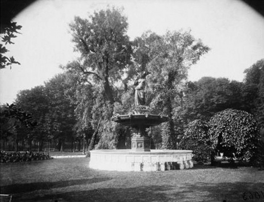 《Fontaine Champs Elysees》，尤金.阿杰特，1910年