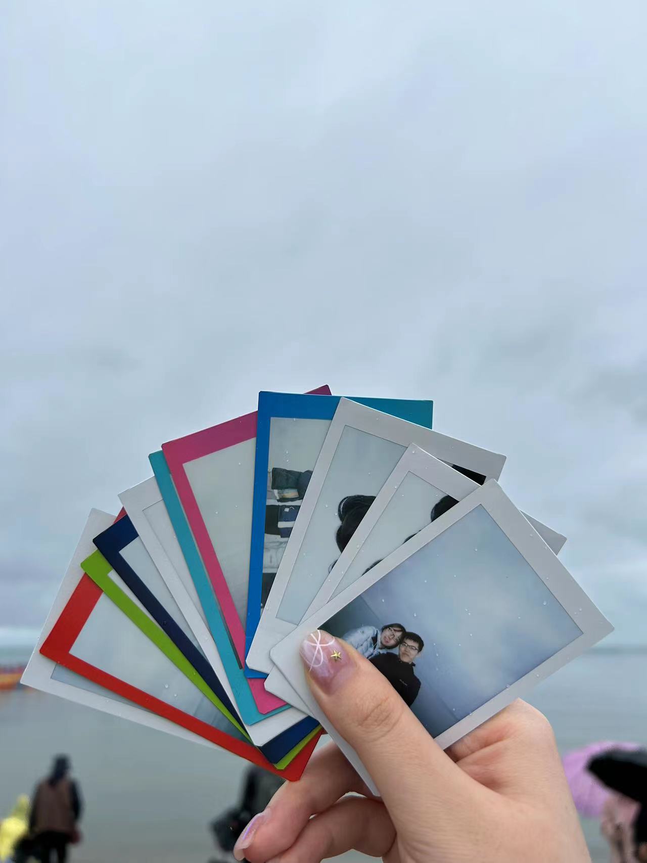 一起在青海湖，青海湖的风很大很冷，但大家拍了很多好看的照片~