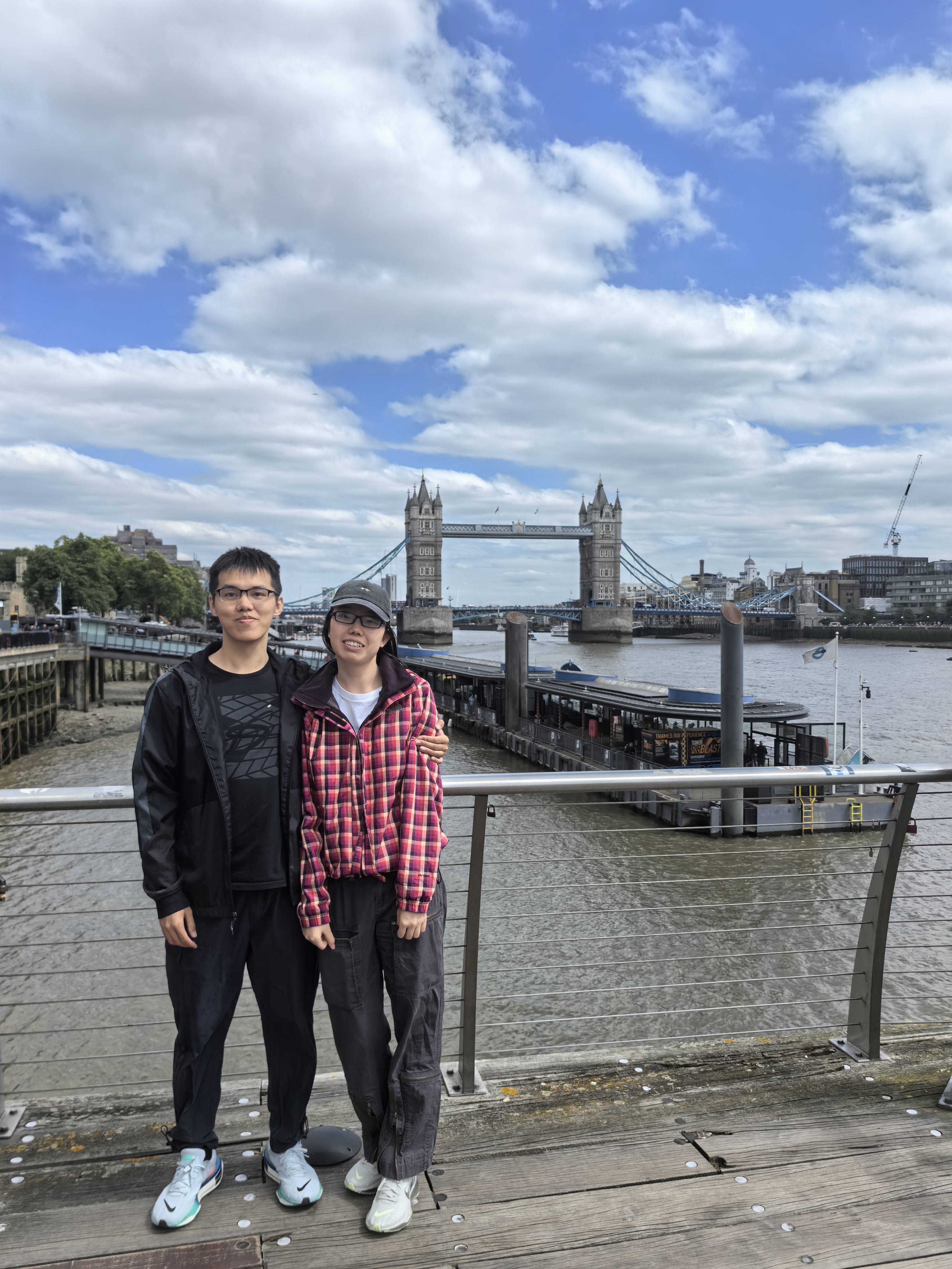 终于！不是大头娃娃自拍合照！cheers！