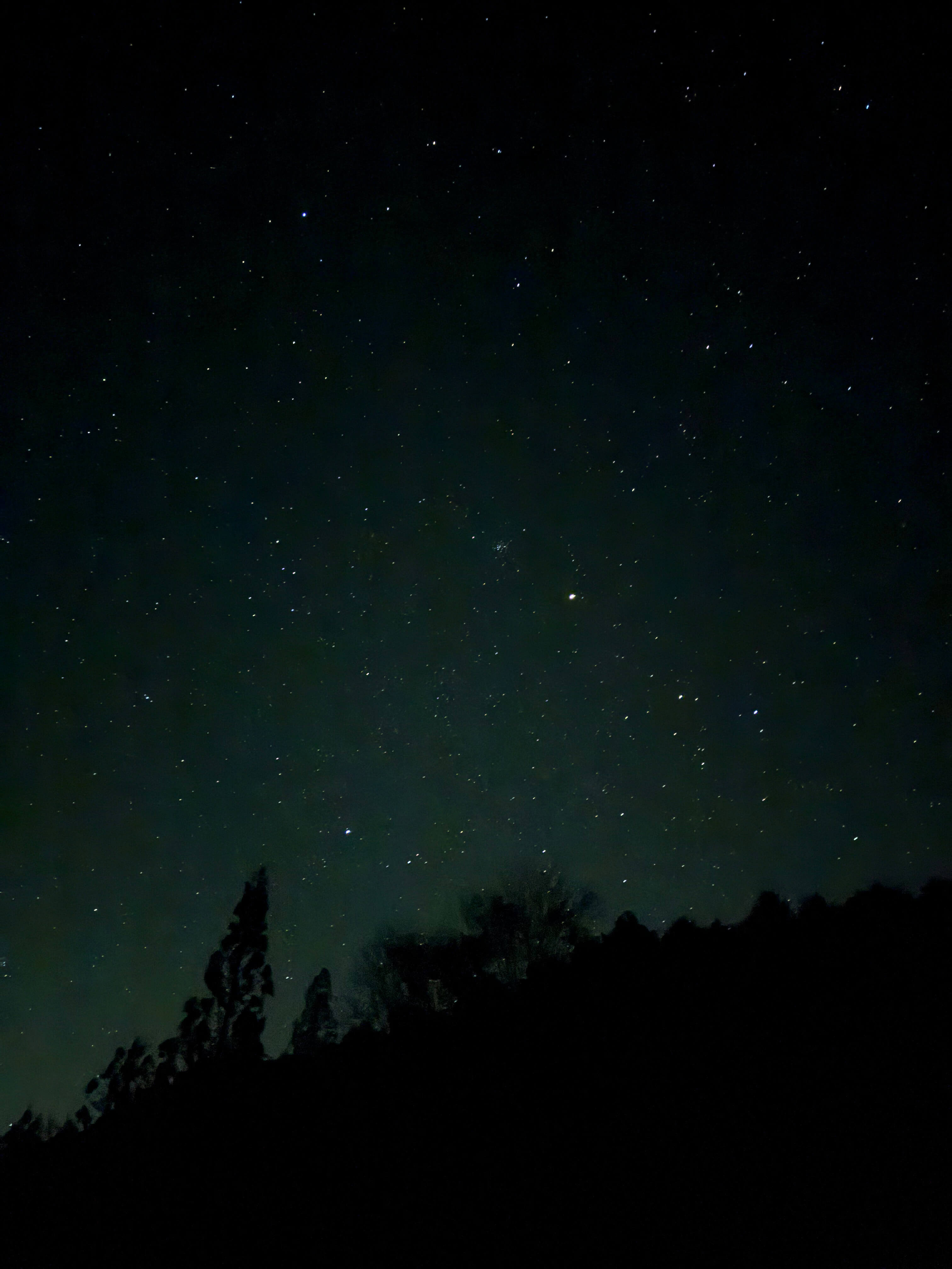 星空下的壯麗山景