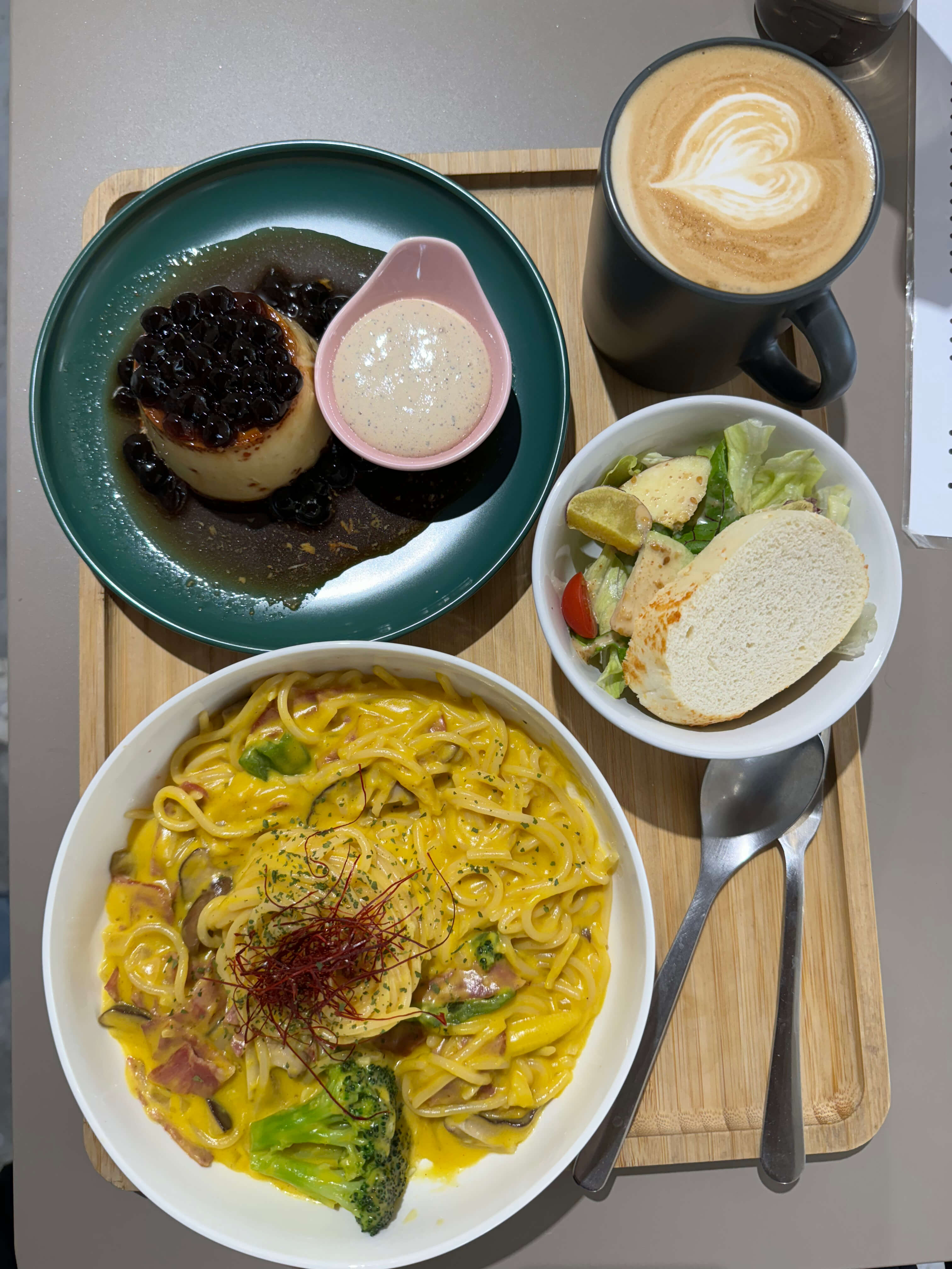 店內提供的輕食與飲品