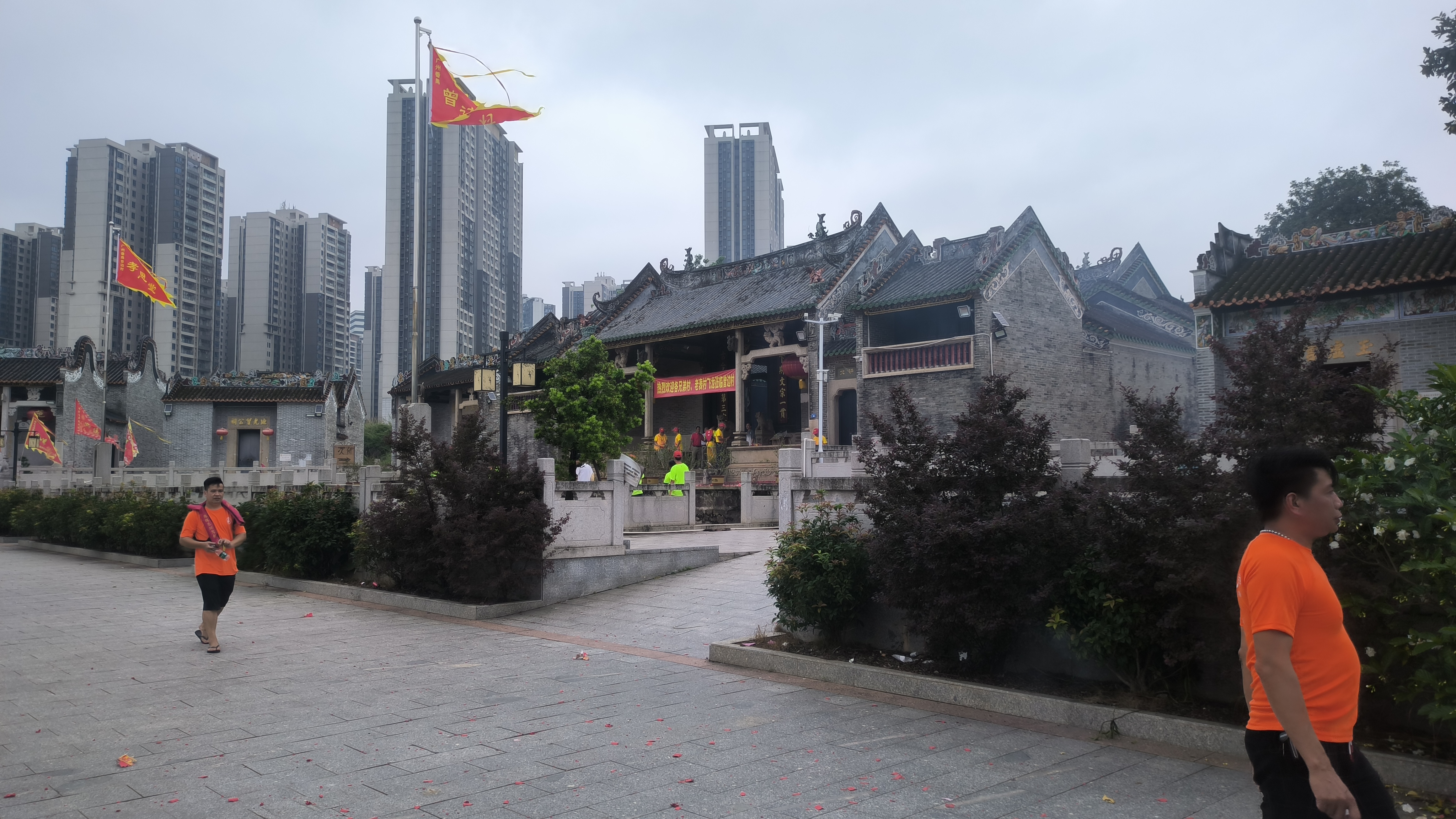 祠堂前的爆竹.jpg