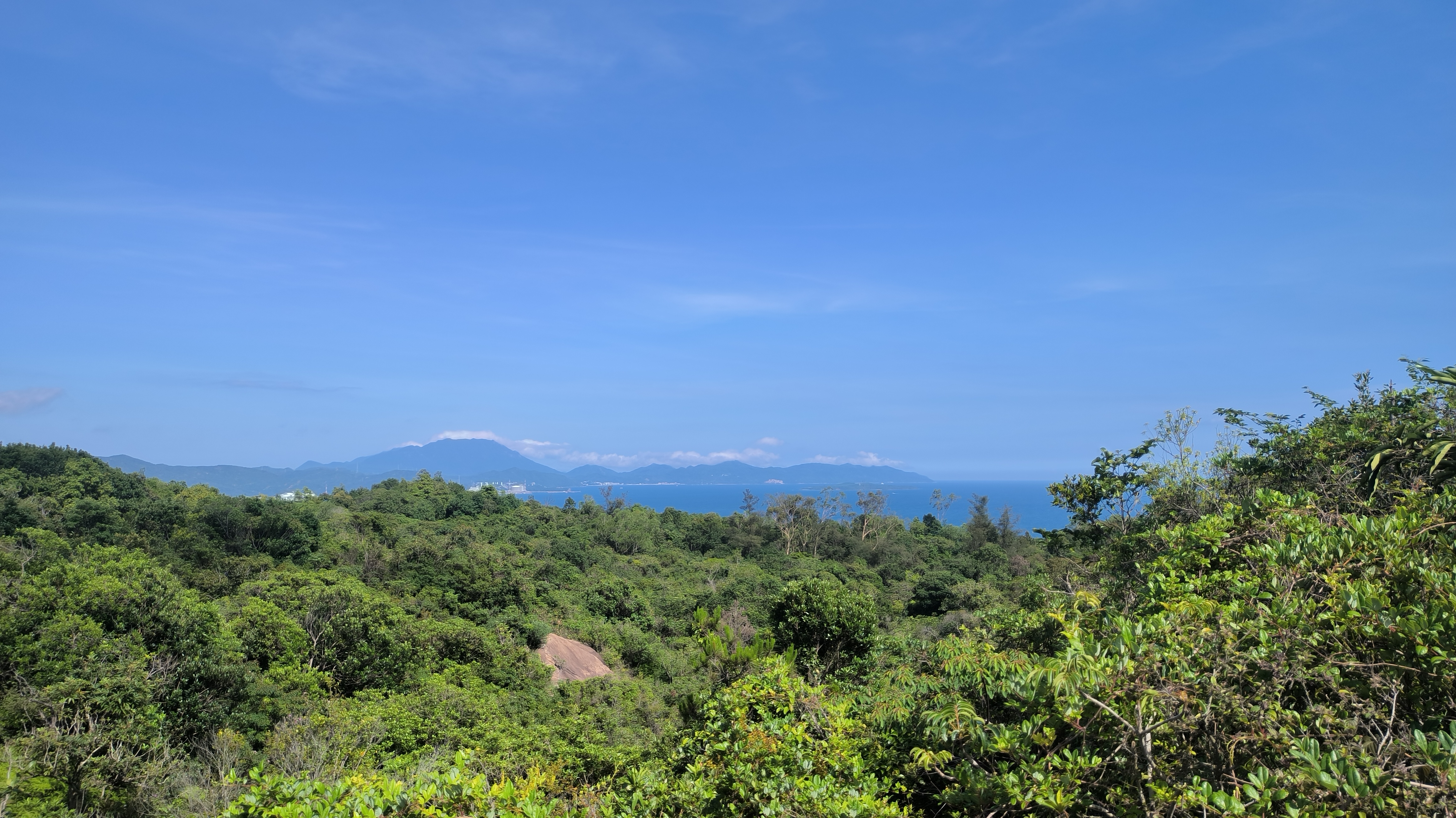 翠绿的山.jpg