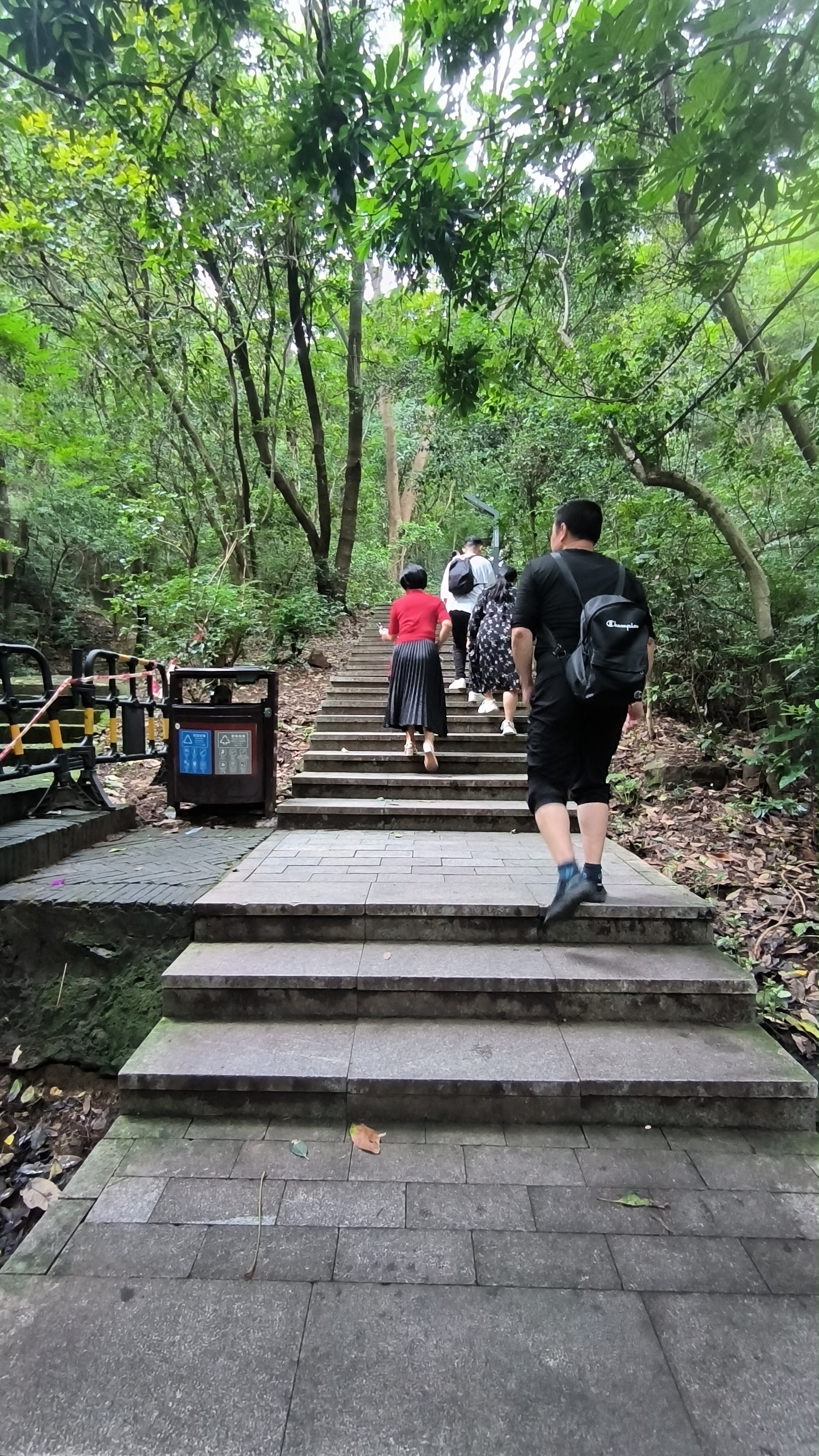 和家人一起登上高榜山.jpg