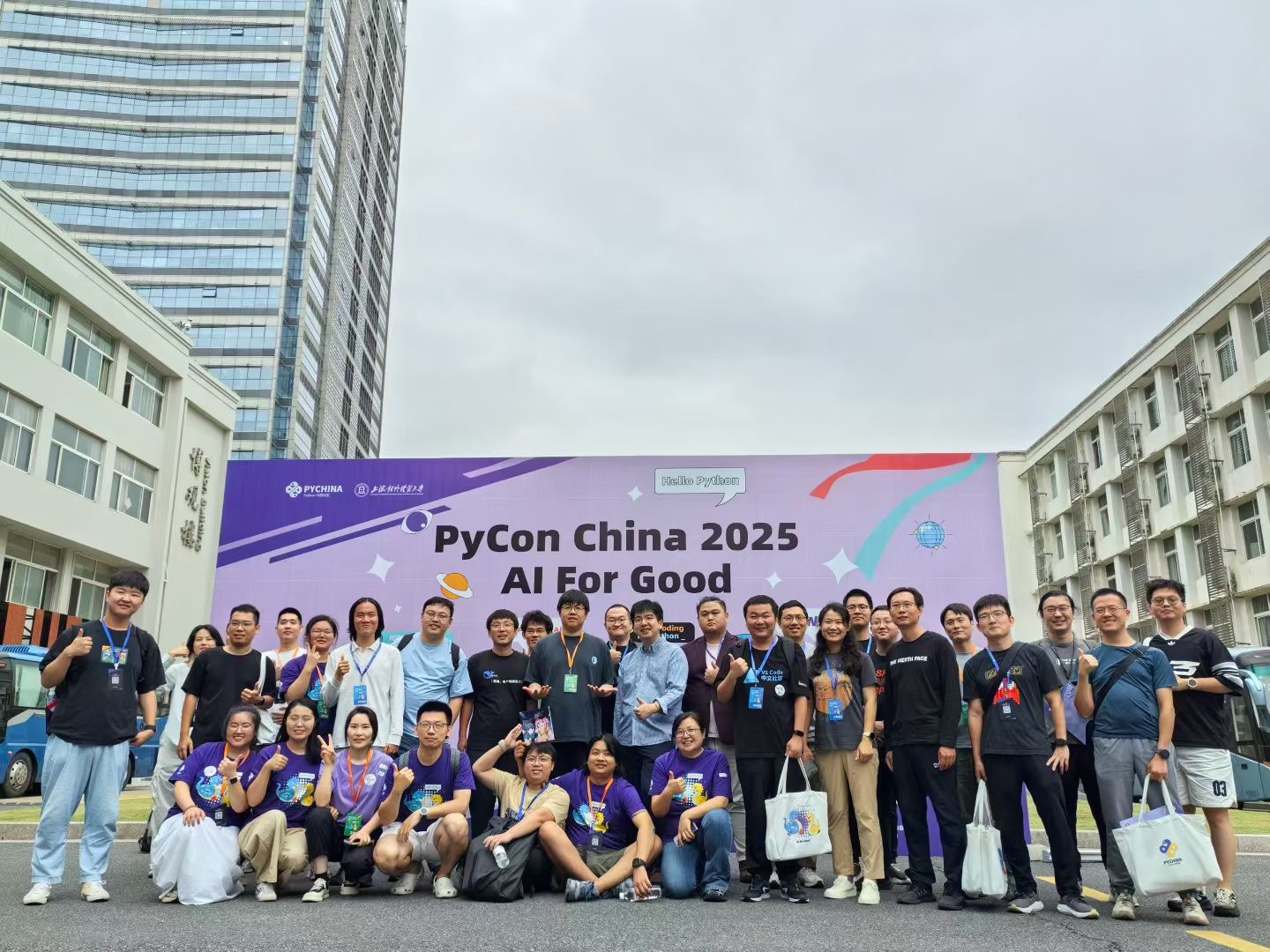 部分合影 - 中午想把大家都凑齐也没能如愿