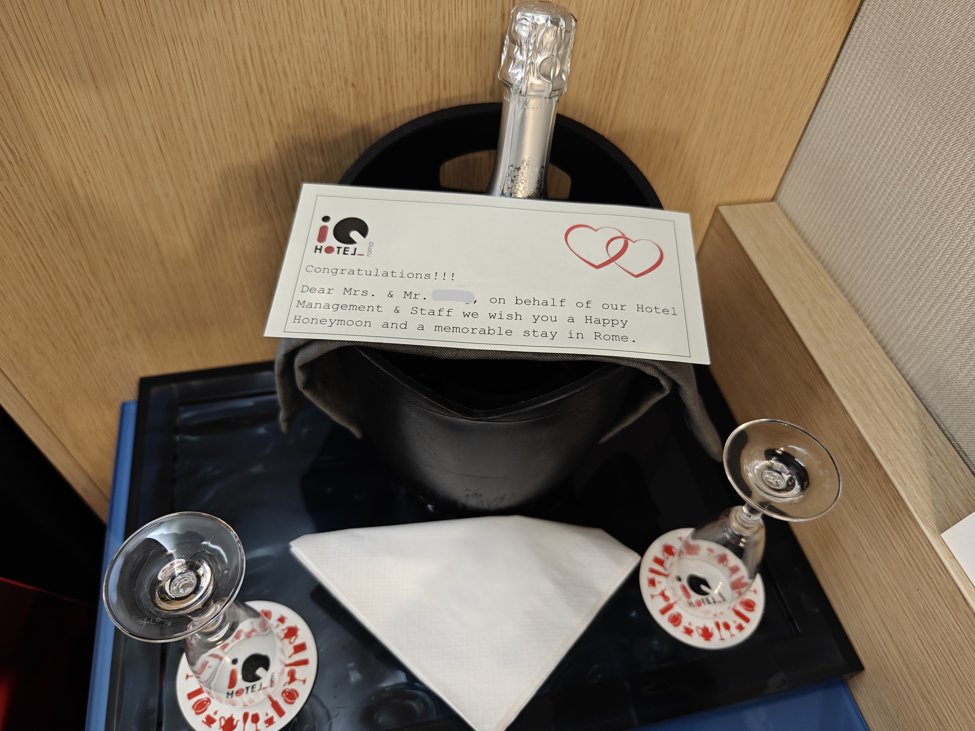 外国人喝酒也是要配花生米的