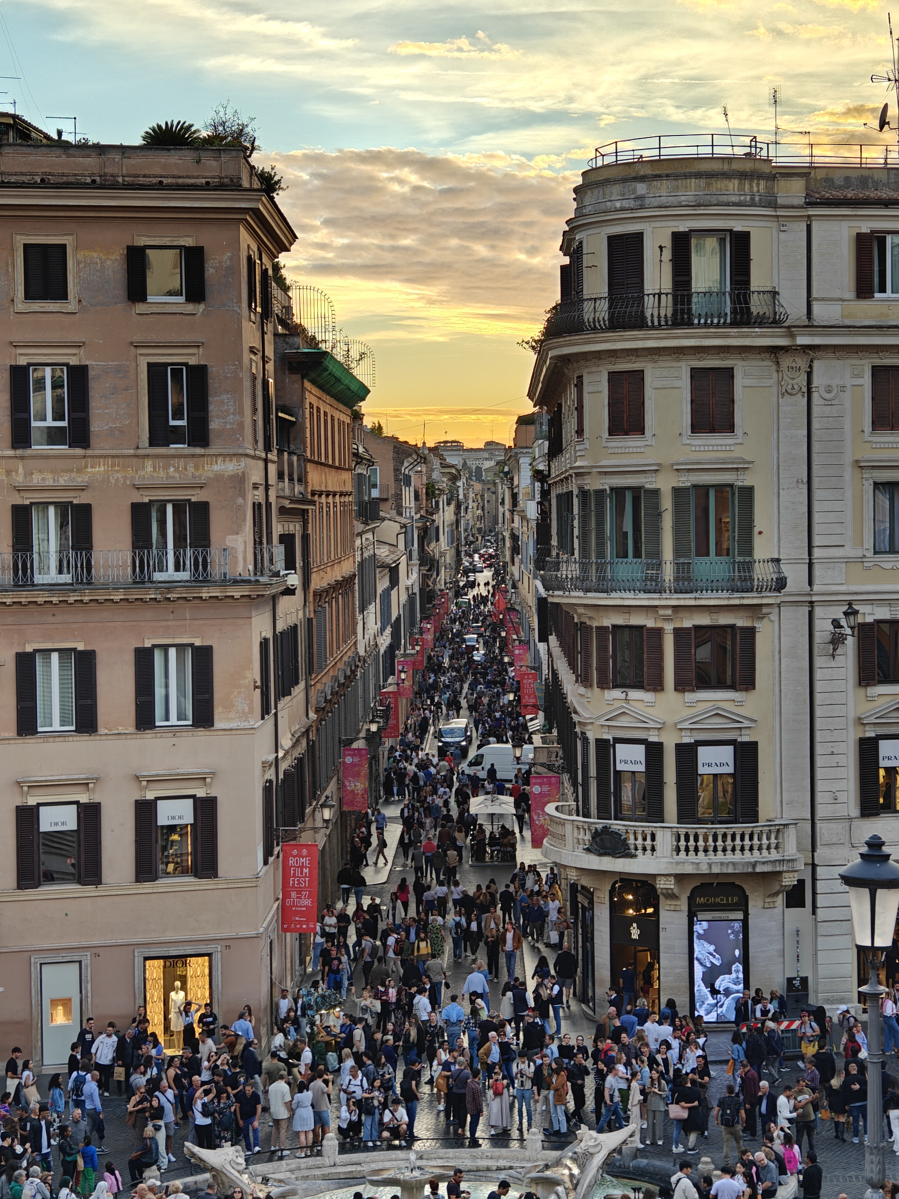 西班牙广场对面