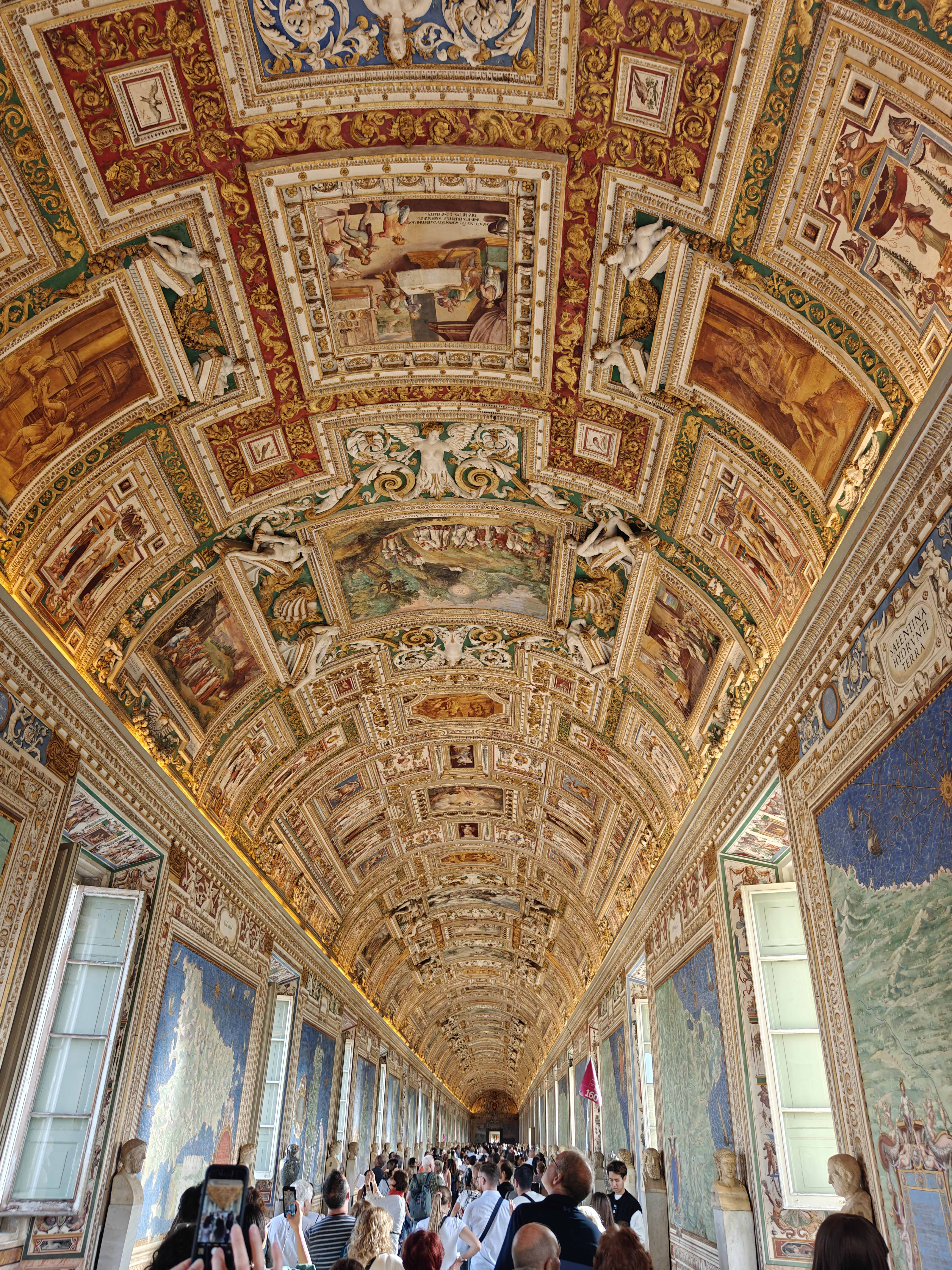 博物馆内部壁画2