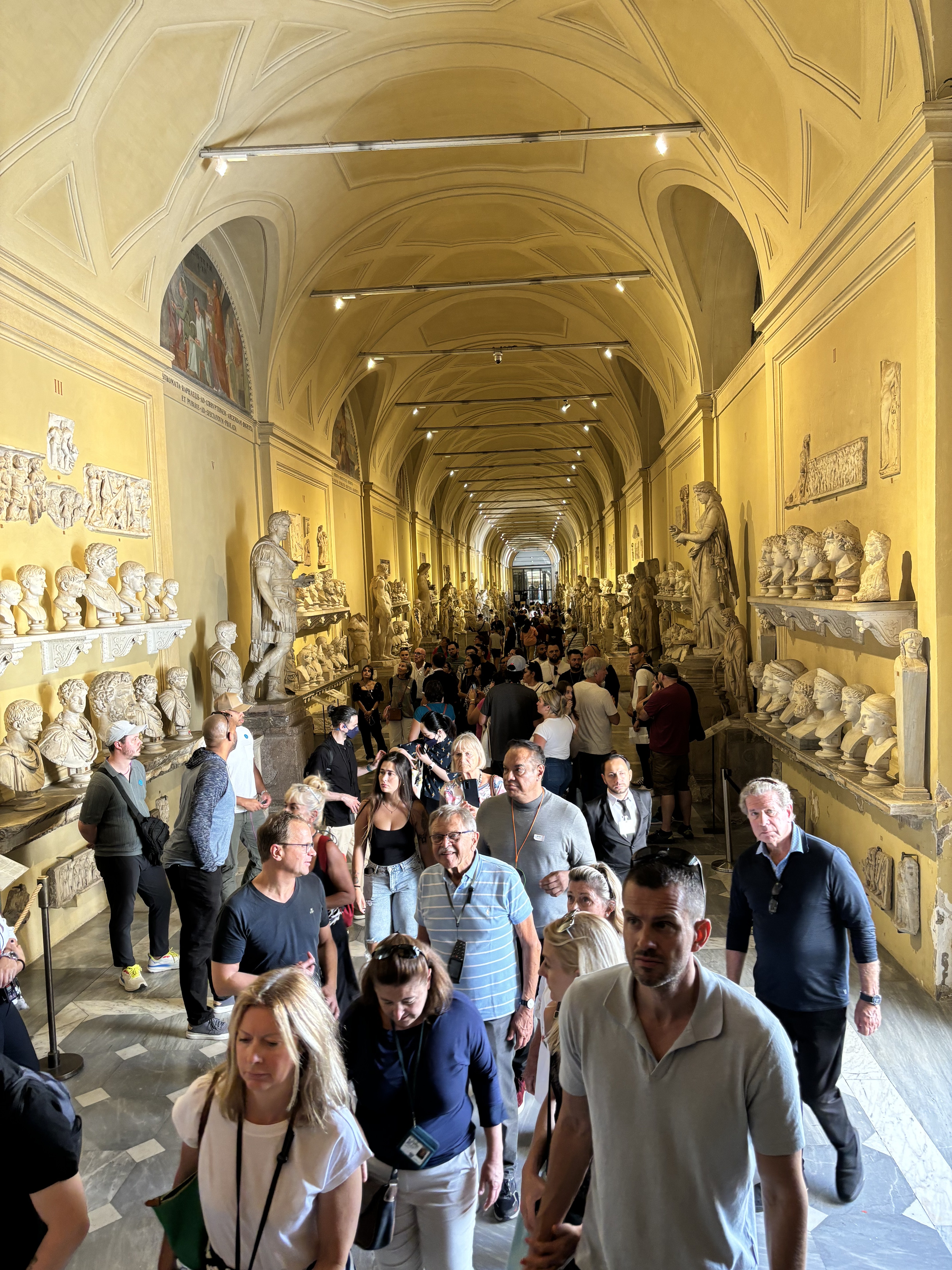 博物馆内部雕塑