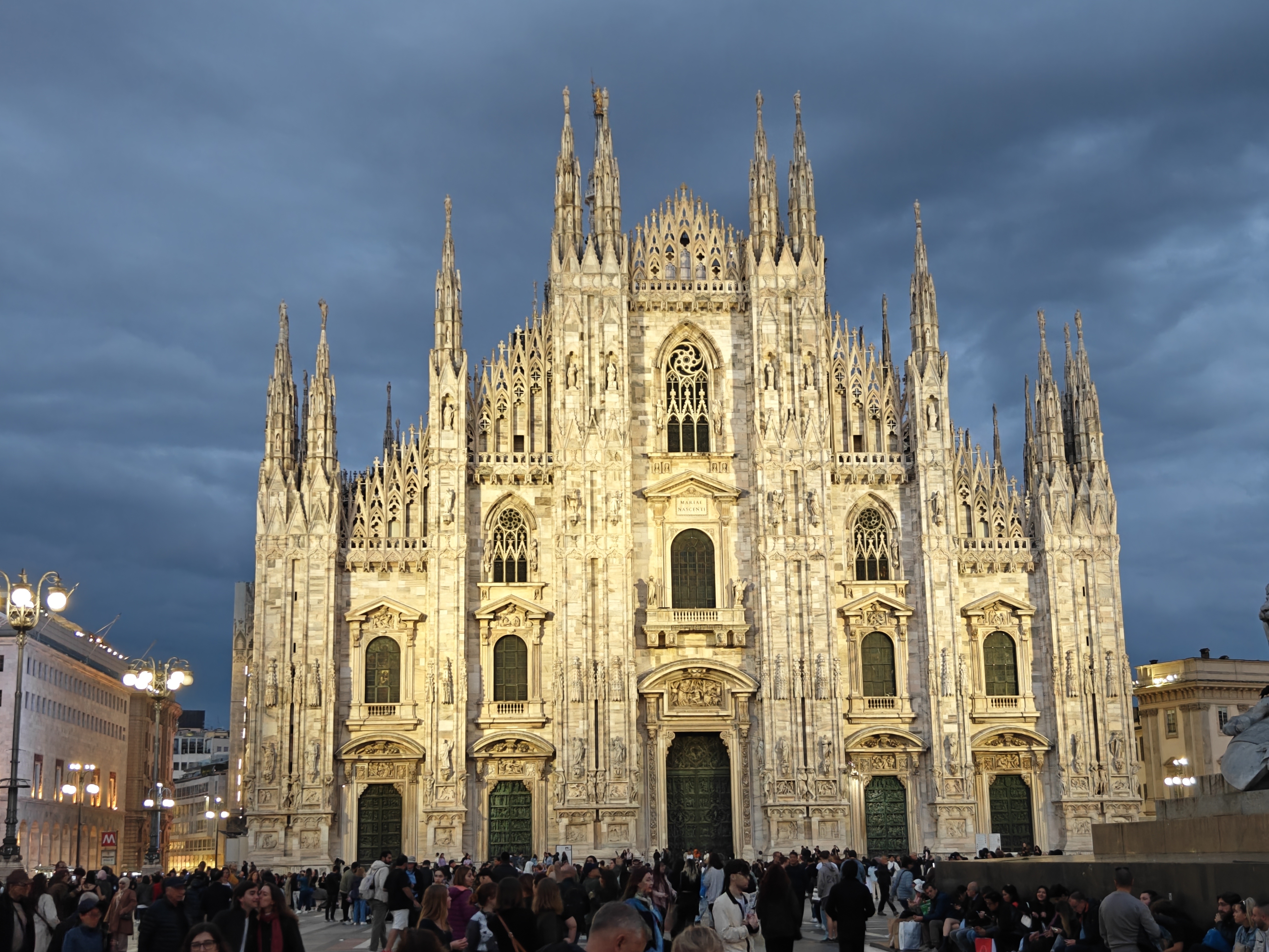 晚上的米兰大教堂