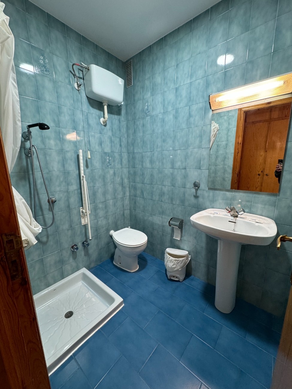 camino-frances-day22-bathroom.jpg