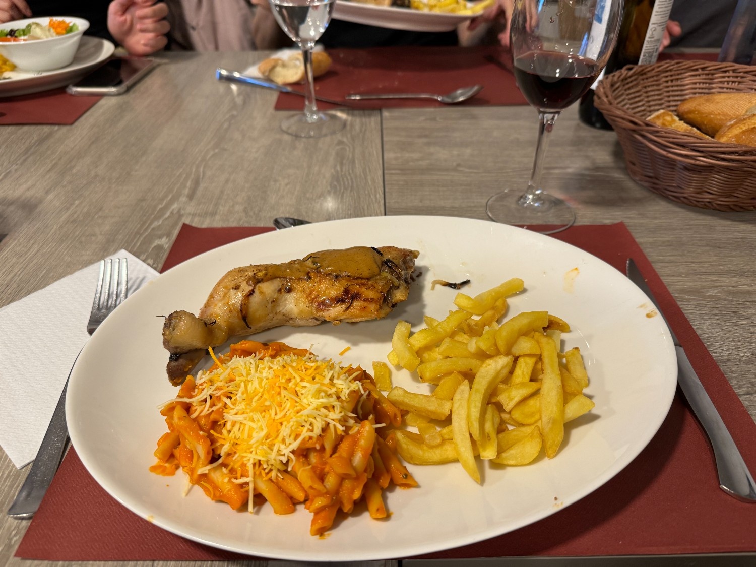 camino-frances-day01-dinner.jpg