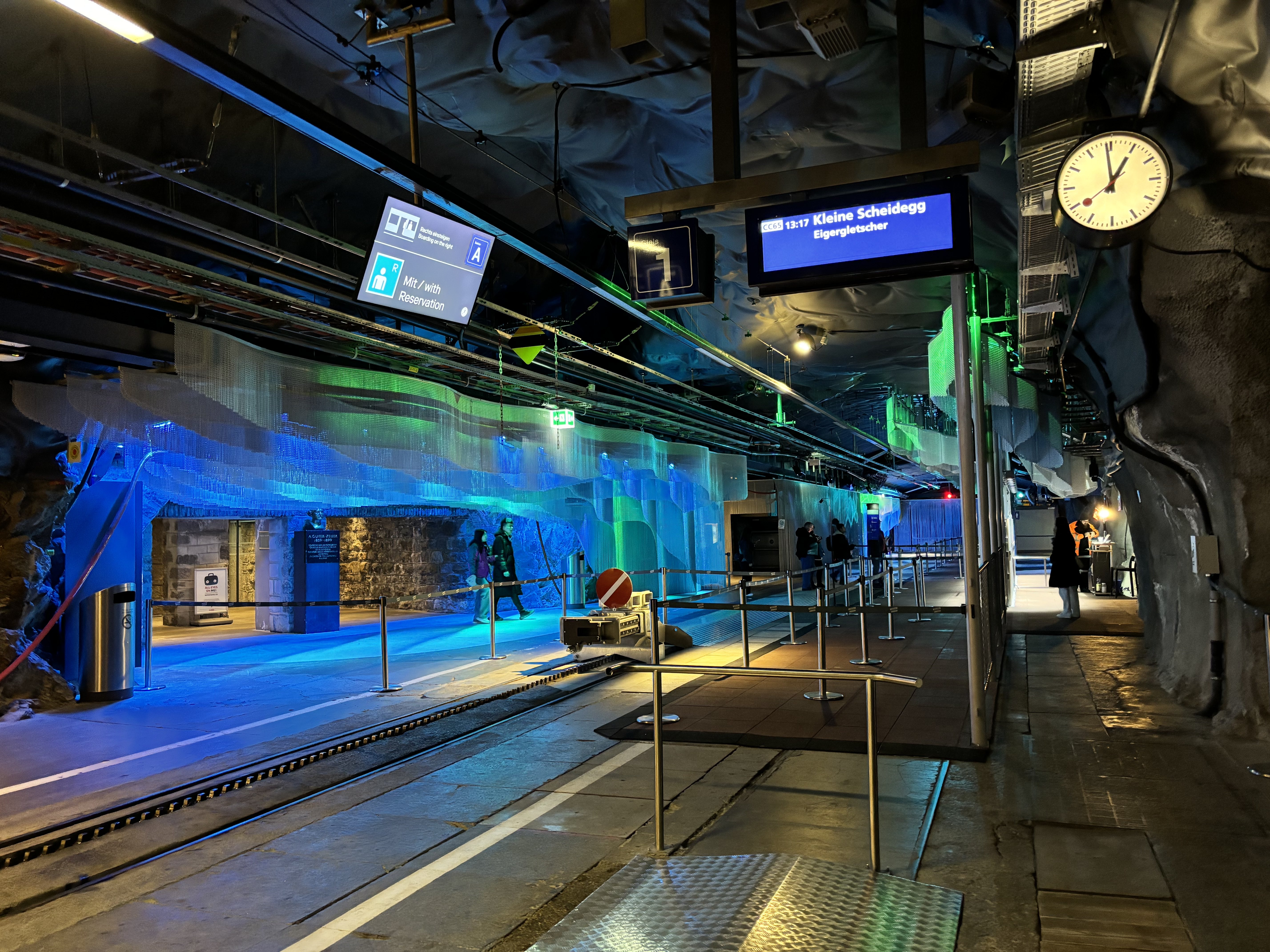 少女峰火车站(左侧是入口)