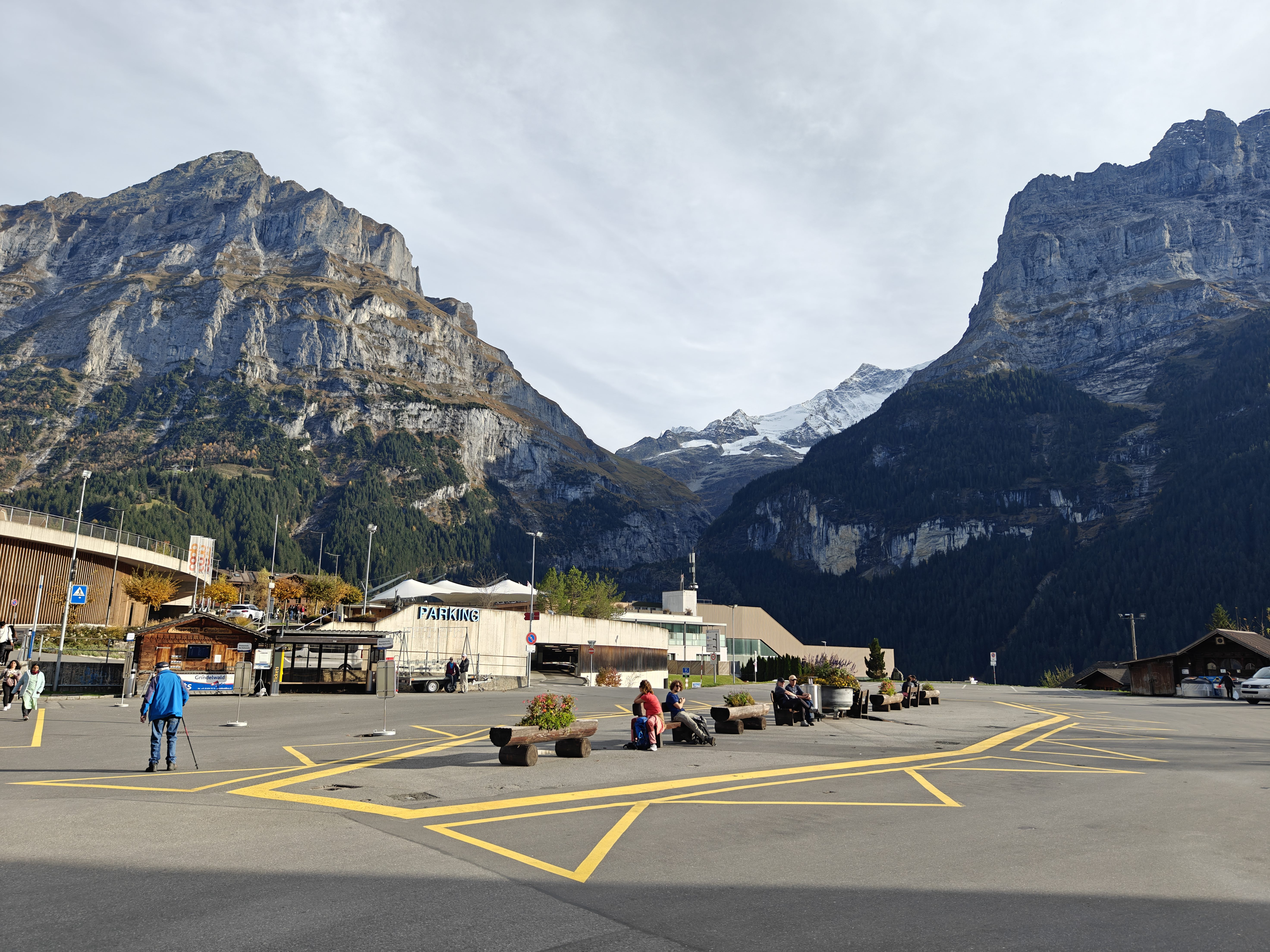 格林德瓦小镇广场