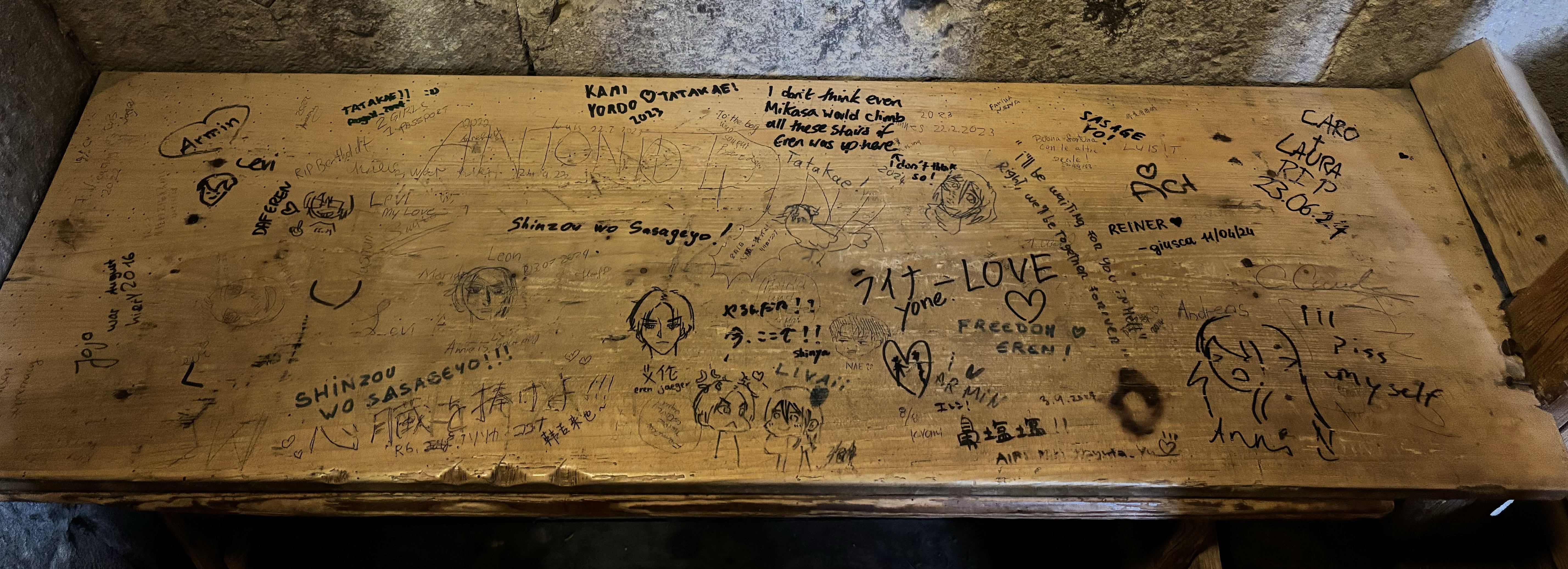 塔楼上的巨人党足迹